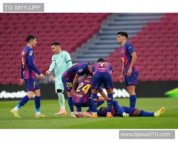 足球球星比赛中突然晕倒受伤引发现场紧急救治与球迷揪心关注